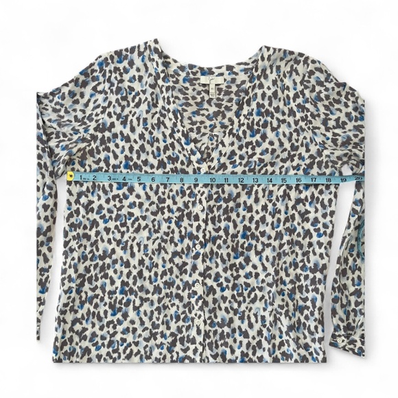 JOIE Button Down Silk Animal Print Button Down V Neck Blouse Sz XS - Picture 3 of 6